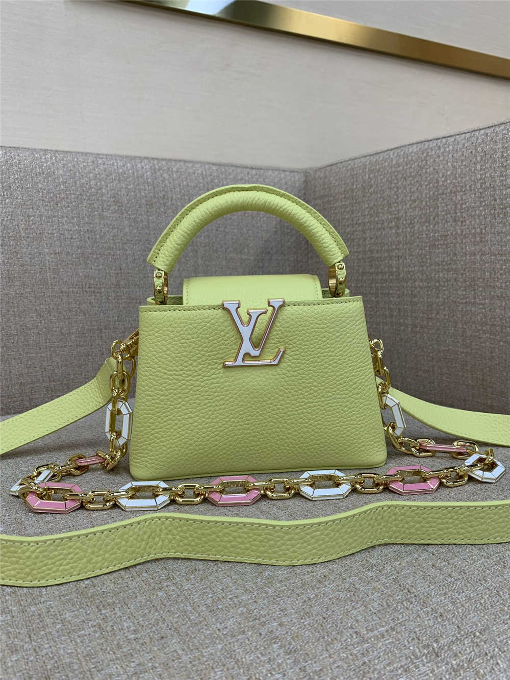 Louis Vuitton CAPUCINES M25232 size：21x14x8cm 2025 new 